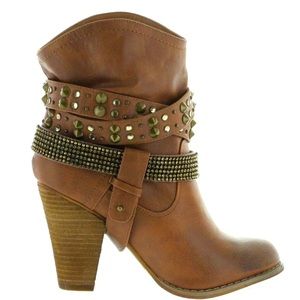 Not Rated women’s “Double Dip” harness boot